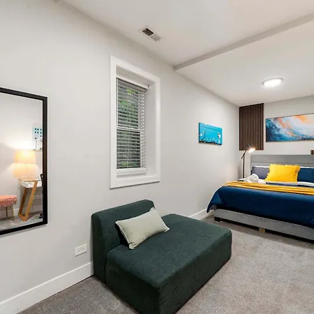 Welcome To Our Charming 2bd 2ba Pilsen