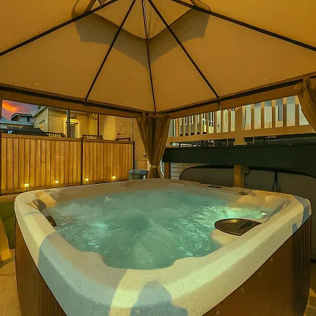 Portage Park, Jacuzzi, Movie Theater, Games & Arcade Holiday home