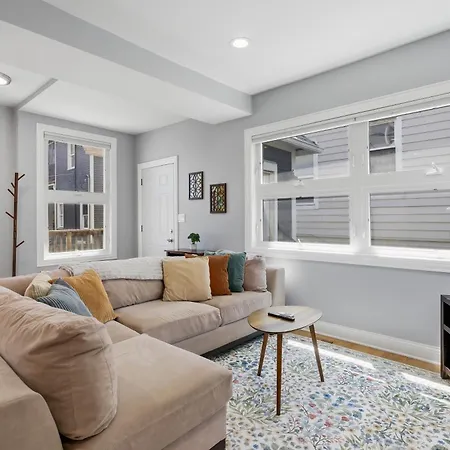 Charming Andersonville Coach House 3br 2,5ba Townhouse Holiday home *