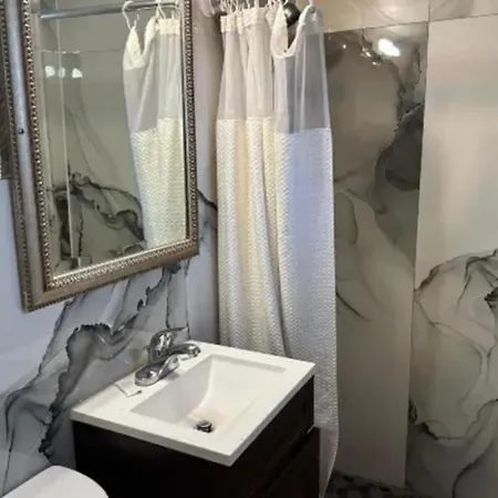 O Miami & Midway Airport Hotel