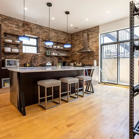 5-bedroom House In Pilsen Near Medical District *