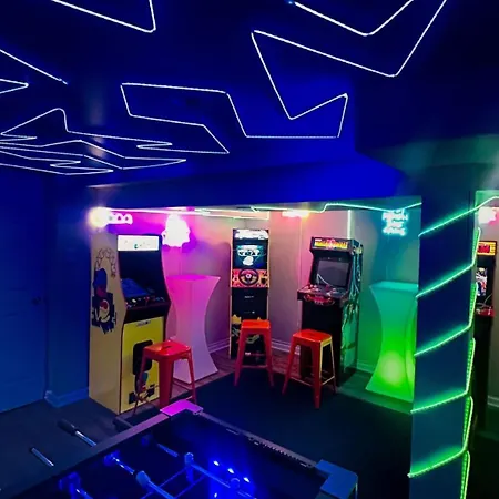 Arcade • Theater • Gym • Office • Sleeps 15 Holiday home