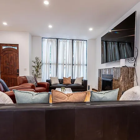5-bedroom House In Pilsen Near Medical District *