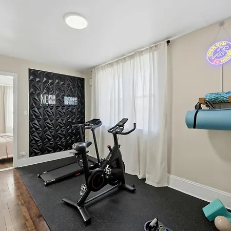 Arcade • Theater • Gym • Office • Sleeps 15 Holiday home Chicago