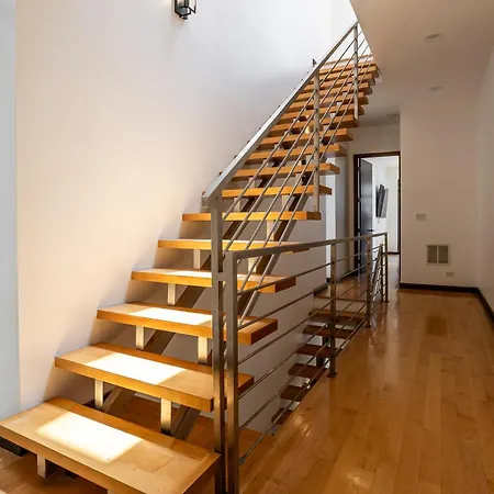 5-bedroom House In Pilsen Near Medical District *