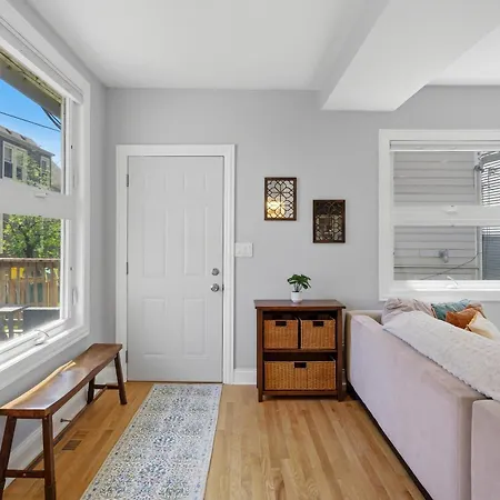 Charming Andersonville Coach House 3br 2,5ba Townhouse *