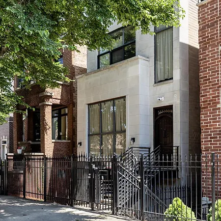 5-bedroom House In Pilsen Near Medical District Holiday home Chicago
