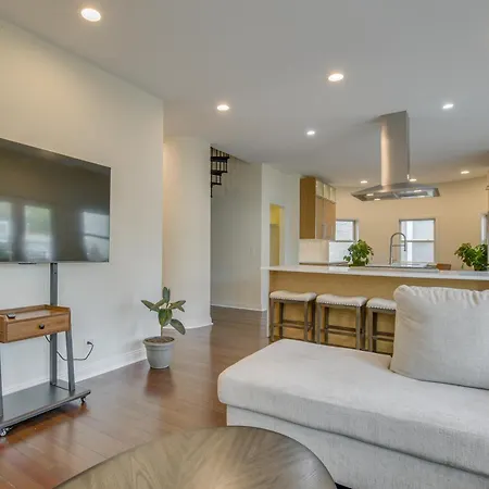 Steps To & Beach! Multi-level Oakland Haven * Chicago