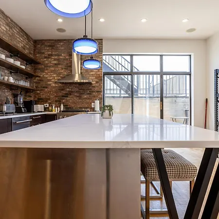 5-bedroom House In Pilsen Near Medical District