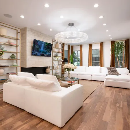 Stunning Gold Coast 12bd 6ba & Rooftop Patio Holiday home *