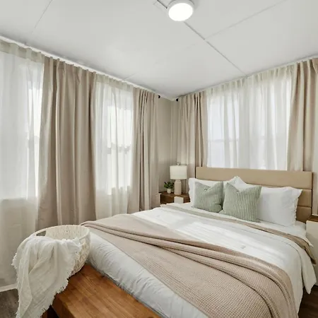 Arcade • Theater • Gym • Office • Sleeps 15 * Chicago
