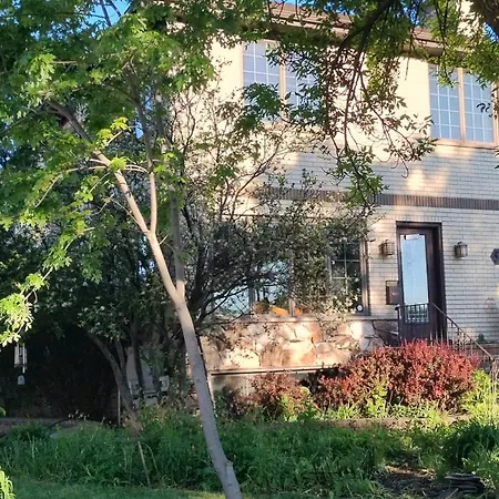 Native Garden At Chicago's Edge With Free Parking Homestay Chicago