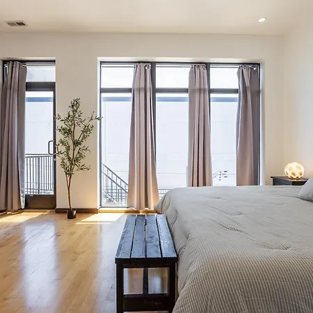 5-bedroom House In Pilsen Near Medical District