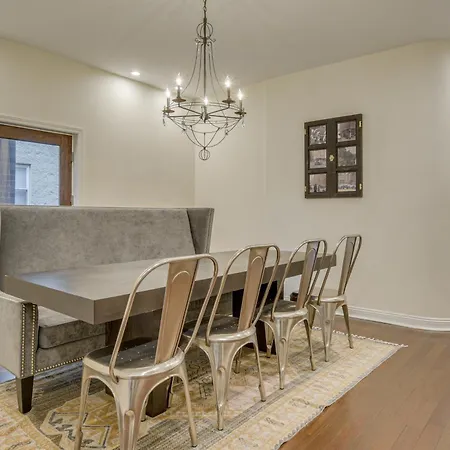 Steps To & Beach! Multi-level Oakland Haven Holiday home Chicago