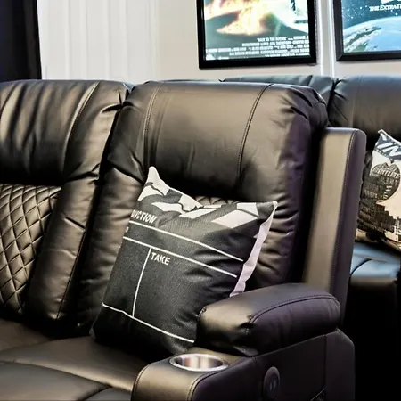 Holiday home Arcade • Theater • Gym • Office • Sleeps 15 Chicago