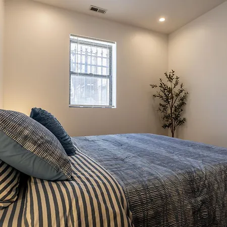 Holiday home 5-bedroom House In Pilsen Near Medical District Chicago