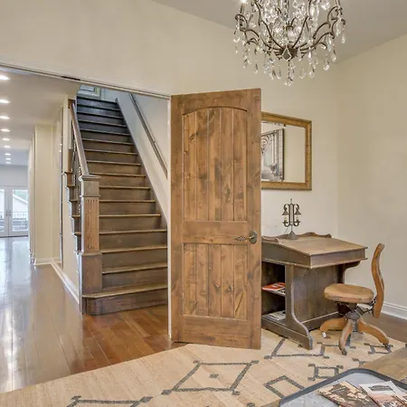 Steps To & Beach! Multi-level Oakland Haven Holiday home Chicago