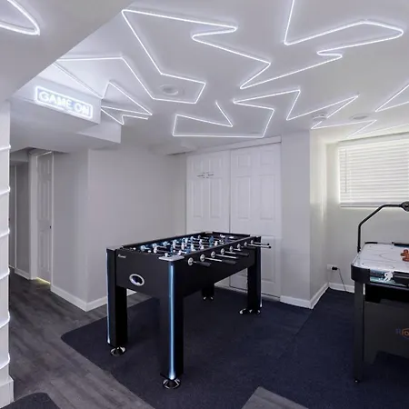 Arcade • Theater • Gym • Office • Sleeps 15 Holiday home *