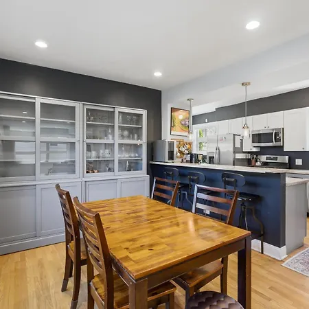 Charming Andersonville Coach House 3br 2,5ba Townhouse *
