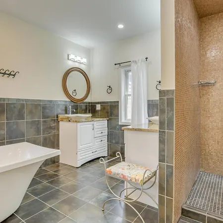 Steps To & Beach! Multi-level Oakland Haven