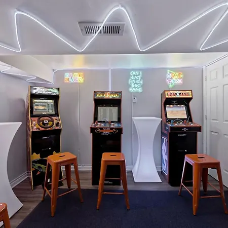 Holiday home Arcade • Theater • Gym • Office • Sleeps 15