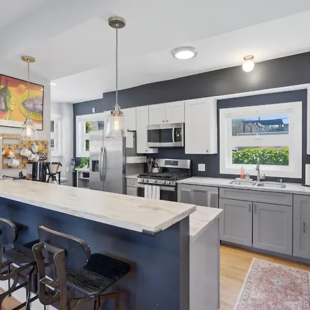 Holiday home Charming Andersonville Coach House 3br 2,5ba Townhouse *