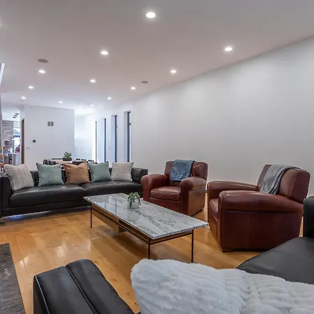 5-bedroom House In Pilsen Near Medical District