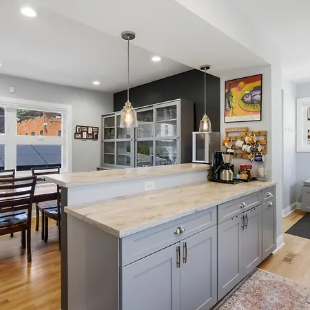 Charming Andersonville Coach House 3br 2,5ba Townhouse * Chicago