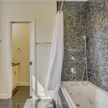 Steps To & Beach! Multi-level Oakland Haven Chicago