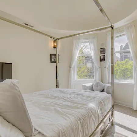 Steps To & Beach! Multi-level Oakland Haven Chicago