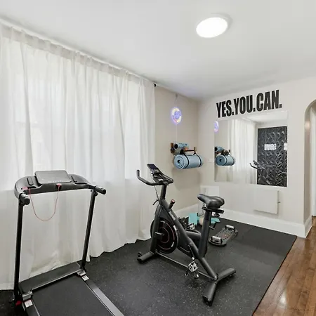 Arcade • Theater • Gym • Office • Sleeps 15 Chicago