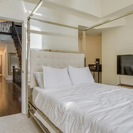 Steps To & Beach! Multi-level Oakland Haven * Chicago