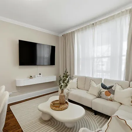 Arcade • Theater • Gym • Office • Sleeps 15 Holiday home Chicago