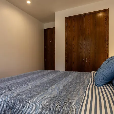 5-bedroom House In Pilsen Near Medical District Holiday home