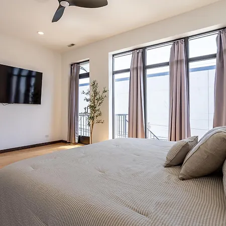 5-bedroom House In Pilsen Near Medical District Holiday home Chicago
