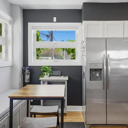 Charming Andersonville Coach House 3br 2,5ba Townhouse Holiday home