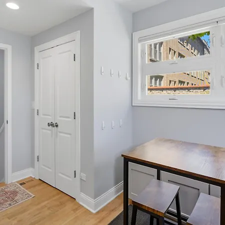 Charming Andersonville Coach House 3br 2,5ba Townhouse