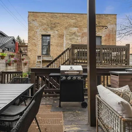 Historic Estate 10 Bedroom Sleeps 16, Game Chicago