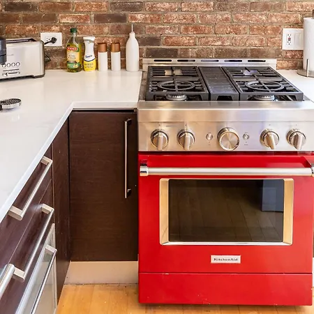 5-bedroom House In Pilsen Near Medical District Holiday home