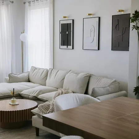 Theater • Game • Gym • Firepit • 4br Holiday home Chicago