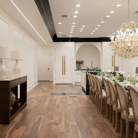 Holiday home Stunning Gold Coast 12bd 6ba & Rooftop Patio