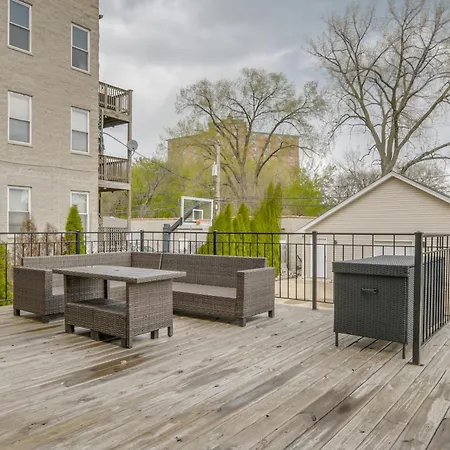 Steps To & Beach! Multi-level Oakland Haven *