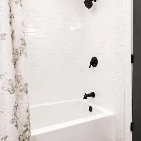 West Town Estate 6br, Game Room, Decks, 5gbps Chicago
