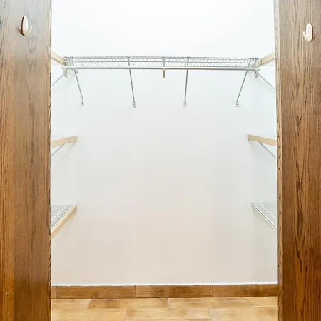 Holiday home 5-bedroom House In Pilsen Near Medical District *