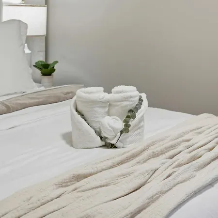 Arcade • Theater • Gym • Office • Sleeps 15 * Chicago