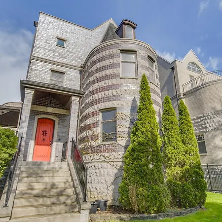 Steps To & Beach! Multi-level Oakland Haven *