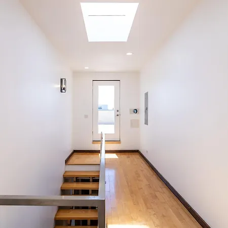 Holiday home 5-bedroom House In Pilsen Near Medical District