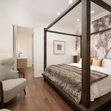 Stunning Gold Coast 12bd 6ba & Rooftop Patio *