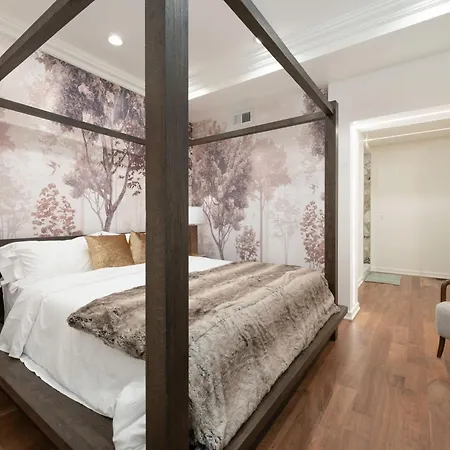 Stunning Gold Coast 12bd 6ba & Rooftop Patio Holiday home