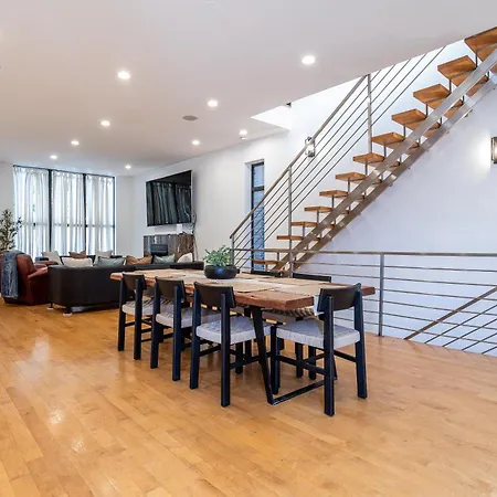 Holiday home 5-bedroom House In Pilsen Near Medical District Chicago
